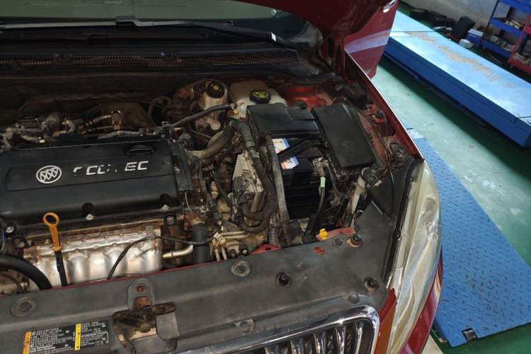 Used Buick GT 2013 GT 1.6L Automatic Fashion Edition Engine Bay Left
