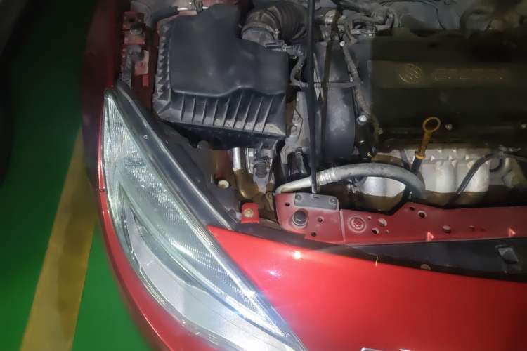 Used Buick GT 2013 XT 1.6L Automatic Fashion Edition Engine Bay Right