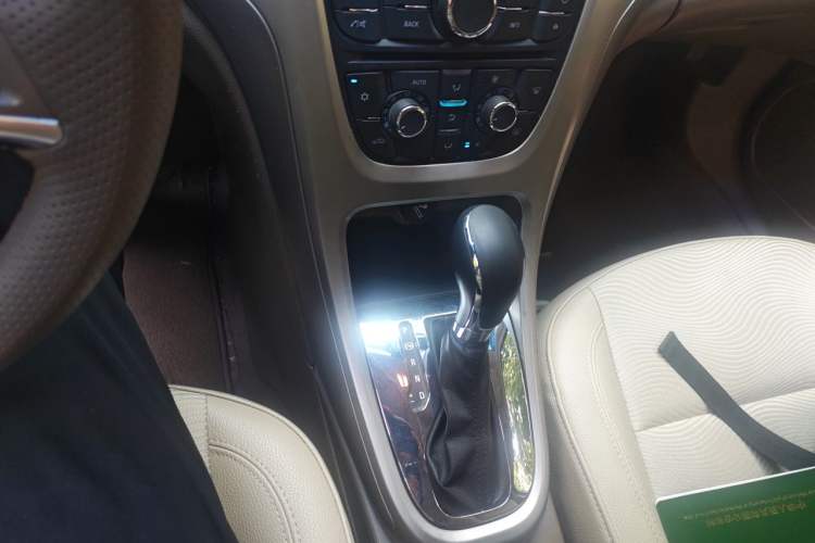 Used Buick GT 2013 GT 1.6L Automatic Fashion Edition Gear Lever