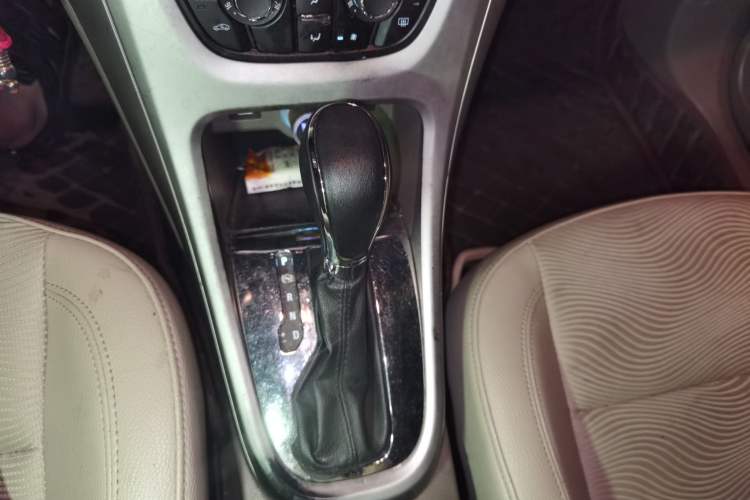 Used Buick GT 2013 GT 1.6L Automatic Fashion Edition Gear Lever