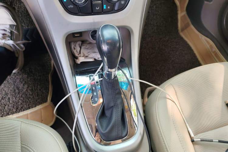 Used Buick GT 2013 GT 1.6L Automatic Fashion Edition Gear Lever