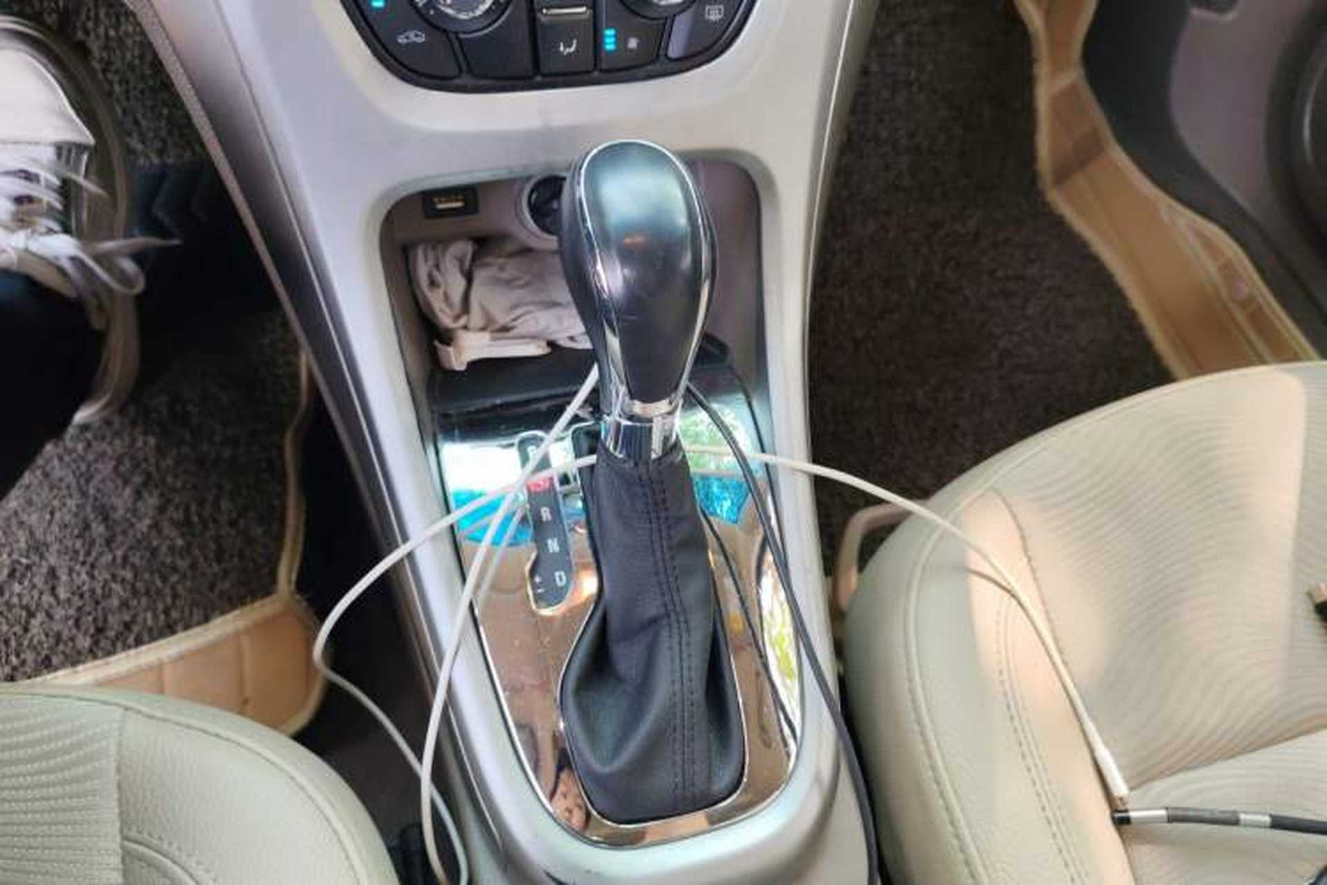 Used Buick GT 2013 GT 1.6L Automatic Fashion Edition Gear Lever