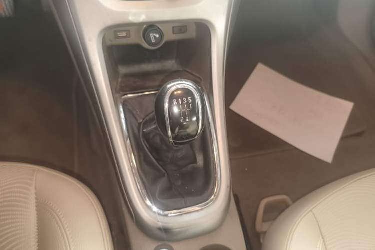 Used Buick GT 2013 GT 1.6L Manual Entry-Level Model Gear Lever