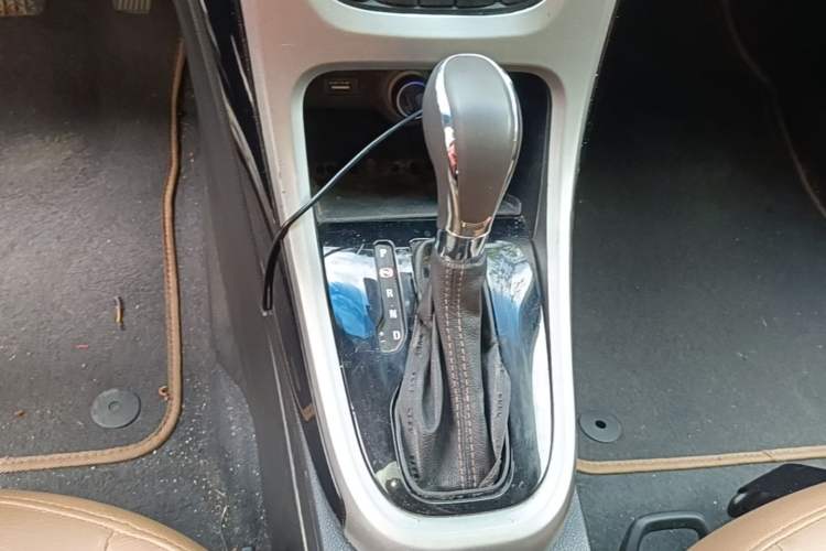 Used Buick GT 2013 GT 1.8L Automatic Fashion Edition Gear Lever
