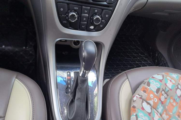 Used Buick GT 2013 GT 1.6L Automatic Fashion Edition Gear Lever