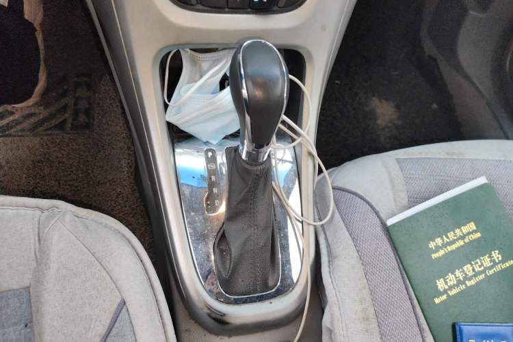 Used Buick GT 2013 XT 1.6L Automatic Fashion Edition Gear Lever