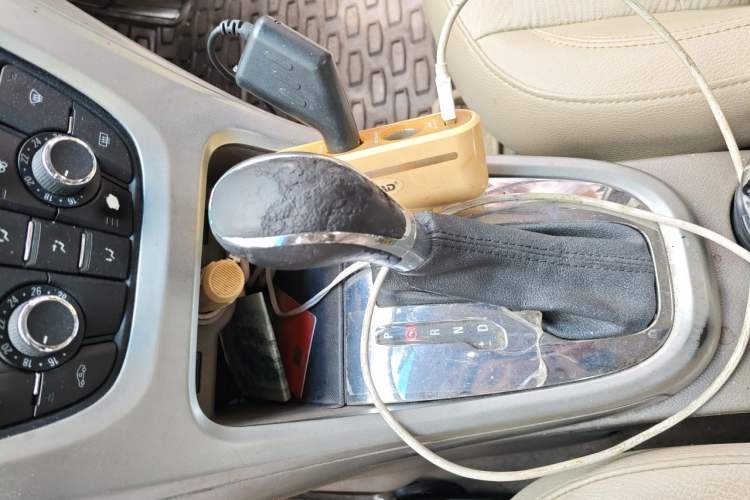 Used Buick GT 2013 GT 1.6L Automatic Fashion Edition Gear Lever