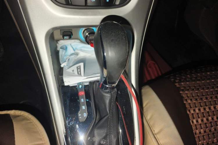 Used Buick GT 2013 GT 1.6L Automatic Fashion Edition Gear Lever