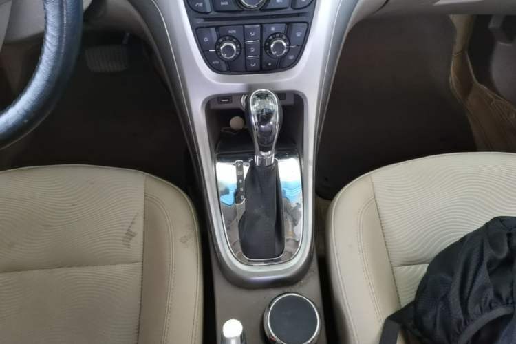 Used Buick GT 2013 GT 1.6L Automatic Fashion Edition Gear Lever
