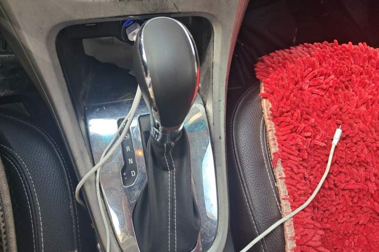 Used Buick GT 2013 XT 1.6L Automatic Fashion Edition Gear Lever