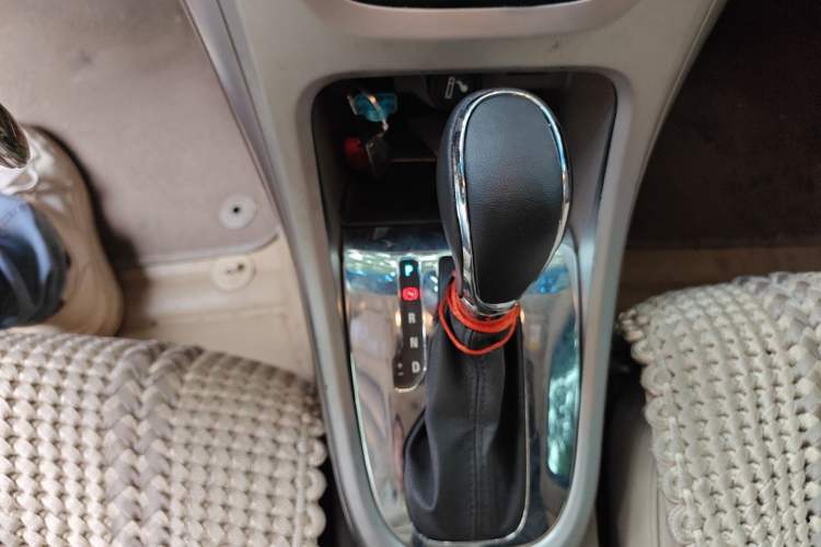 Used Buick GT 2013 GT 1.6L Automatic Fashion Edition Gear Lever
