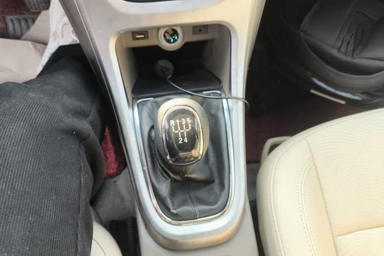 Used Buick GT 2013 GT 1.6L Manual Entry-Level Model Gear Lever
