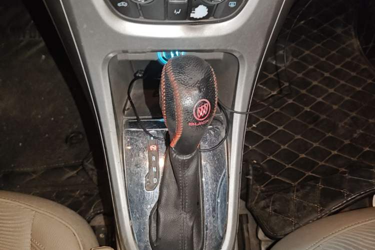 Used Buick GT 2013 GT 1.6L Automatic Fashion Edition Gear Lever