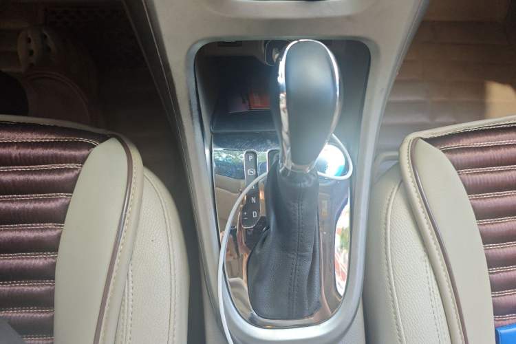 Used Buick GT 2013 GT 1.6L Automatic Fashion Edition Gear Lever