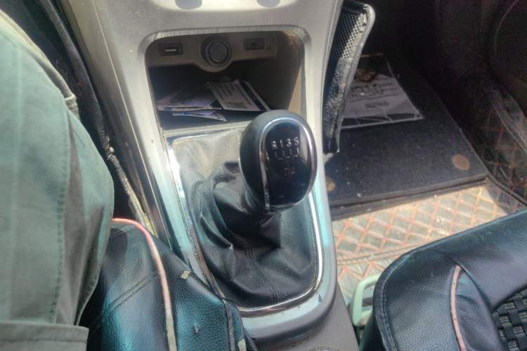 Used Buick GT 2013 GT 1.6L Manual Entry-Level Model Gear Lever