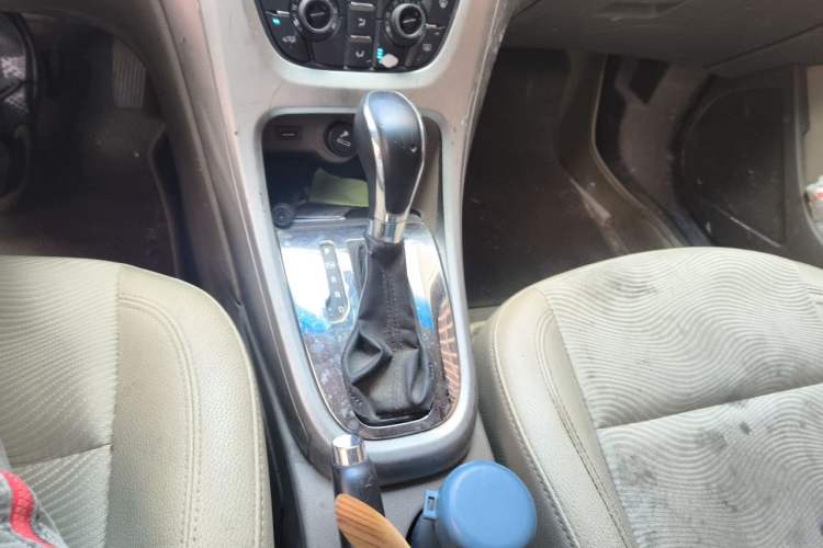 Used Buick GT 2013 GT 1.6L Automatic Fashion Edition Gear Lever