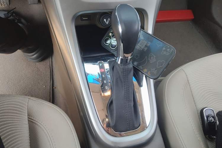 Used Buick GT 2013 GT 1.6L Automatic Fashion Edition Gear Lever