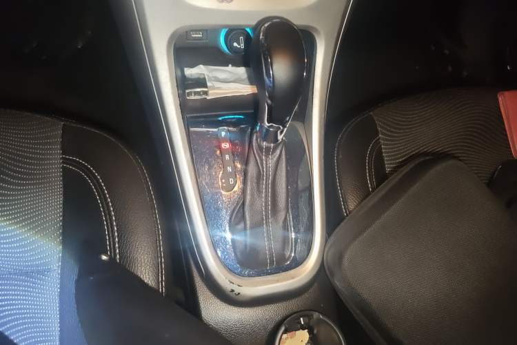Used Buick GT 2013 XT 1.6L Automatic Fashion Edition Gear Lever