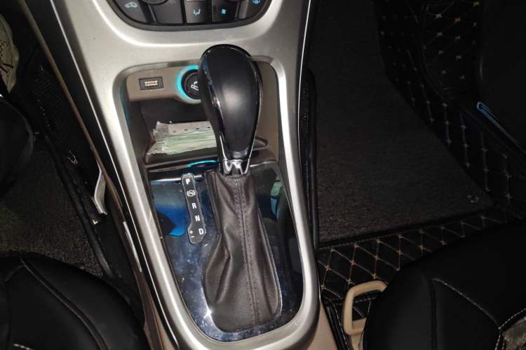 Used Buick GT 2013 GT 1.6L Automatic Fashion Edition Gear Lever