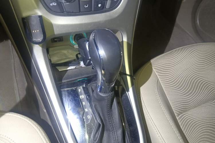 Used Buick GT 2013 GT 1.6L Automatic Fashion Edition Gear Lever
