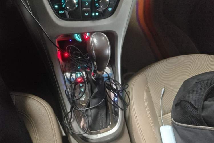 Used Buick GT 2013 GT 1.6L Automatic Fashion Edition Gear Lever