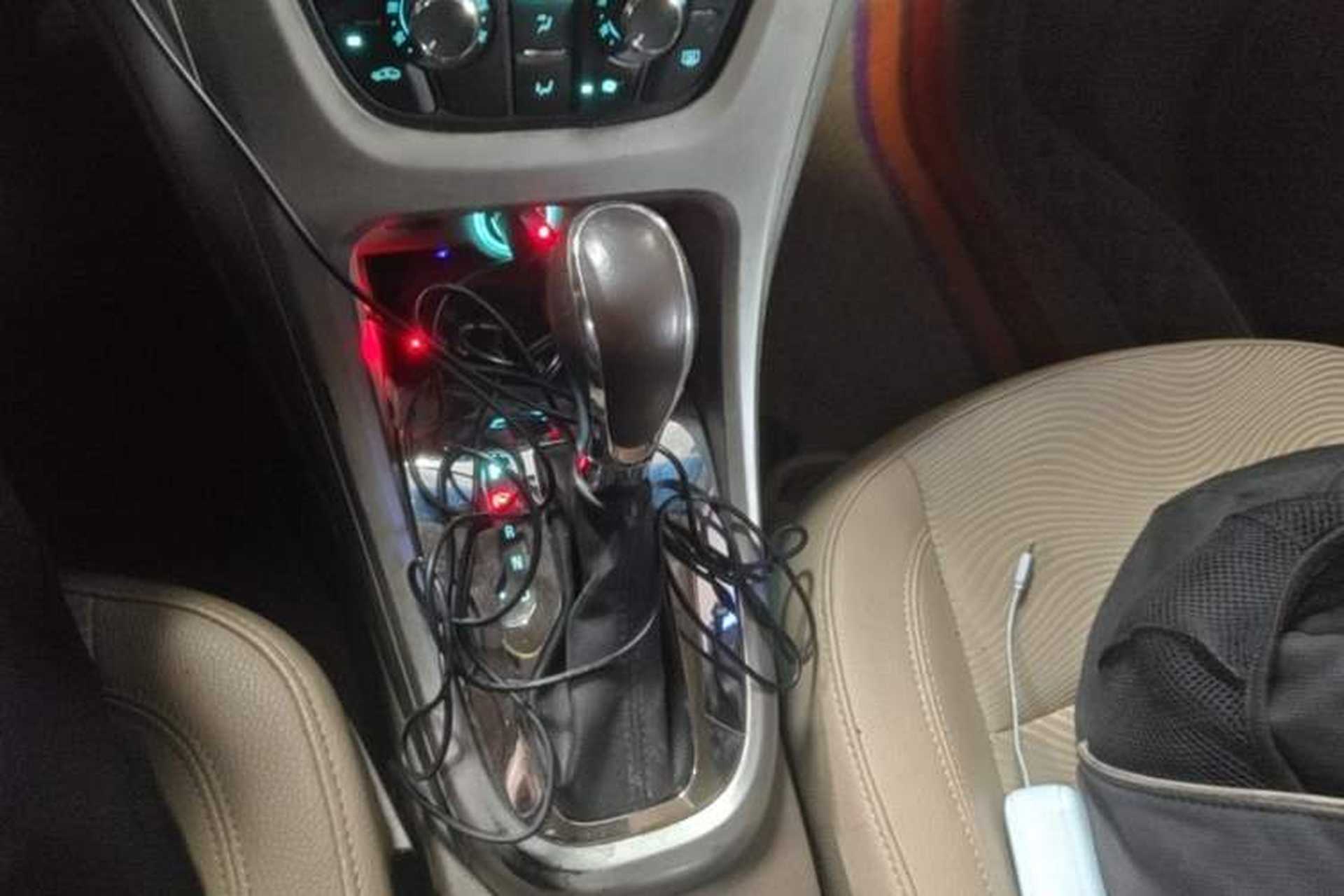 Used Buick GT 2013 GT 1.6L Automatic Fashion Edition Gear Lever