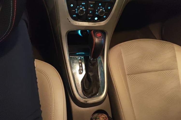 Used Buick GT 2013 GT 1.6L Automatic Fashion Edition Gear Lever