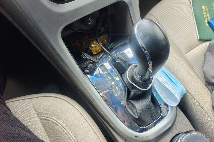 Used Buick GT 2013 GT 1.6L Automatic Fashion Edition Gear Lever