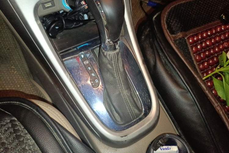 Used Buick GT 2013 GT 1.6L Automatic Fashion Edition Gear Lever