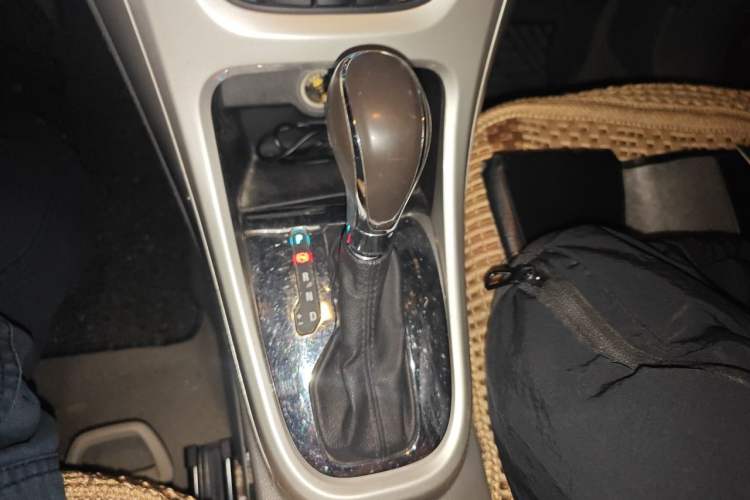 Used Buick GT 2013 XT 1.6L Automatic Comfort Edition Gear Lever