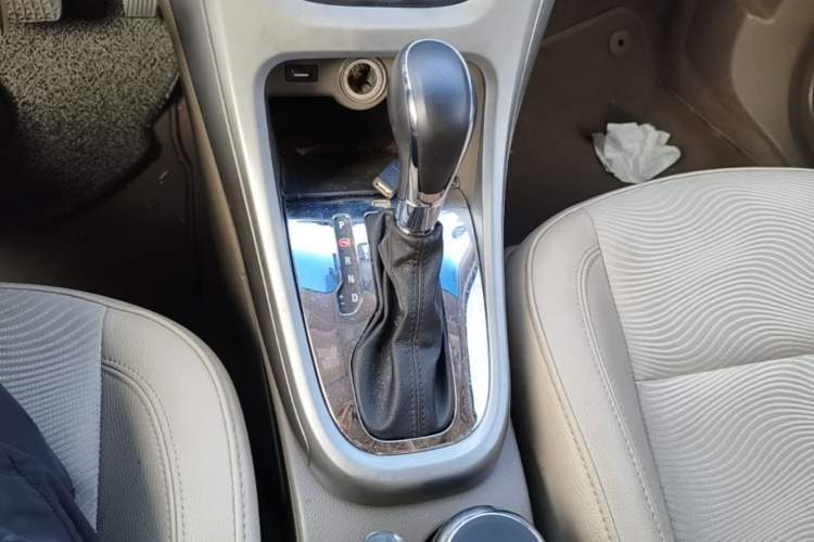 Used Buick GT 2013 GT 1.6L Automatic Fashion Edition Gear Lever