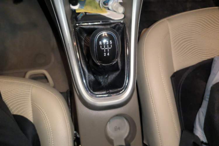 Used Buick GT 2013 GT 1.6L Manual Entry-Level Model Gear Lever