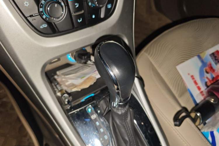 Used Buick GT 2013 GT 1.6L Automatic Fashion Edition Gear Lever
