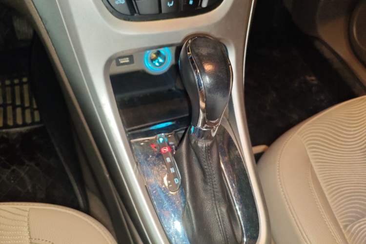 Used Buick GT 2013 GT 1.6L Automatic Fashion Edition Gear Lever