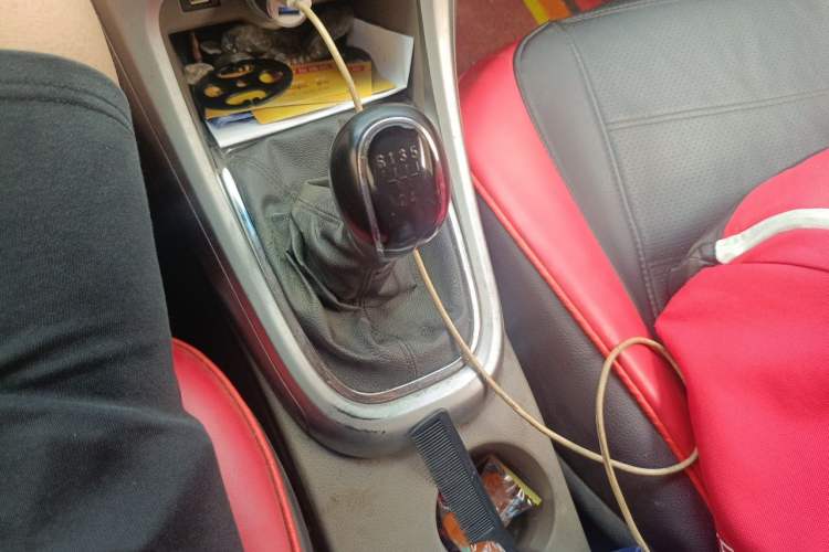 Used Buick GT 2013 GT 1.6L Manual Entry-Level Model Gear Lever