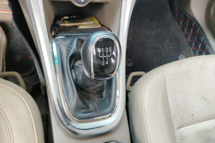 Used Buick GT 2013 GT 1.6L Manual Entry-Level Model Gear Lever