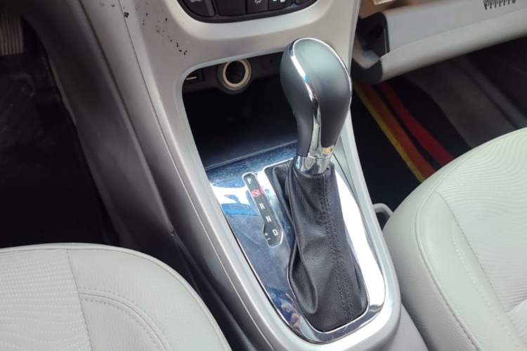 Used Buick GT 2013 XT 1.6L Automatic Fashion Edition Gear Lever