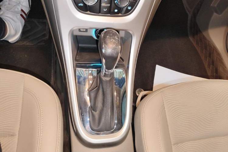 Used Buick GT 2013 GT 1.6L Automatic Fashion Edition Gear Lever