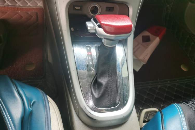 Used Buick GT 2013 GT 1.6L Automatic Fashion Edition Gear Lever