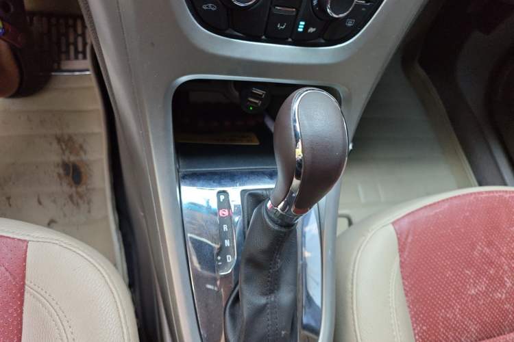 Used Buick GT 2013 GT 1.6L Automatic Fashion Edition Gear Lever