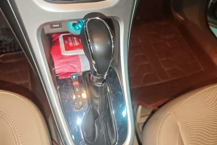 Used Buick GT 2013 GT 1.6L Automatic Fashion Edition Gear Lever