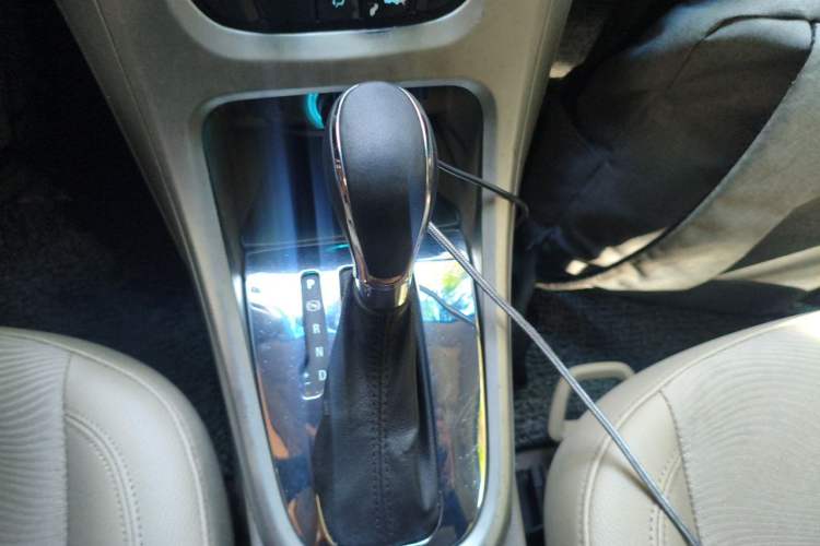 Used Buick GT 2013 GT 1.6L Automatic Fashion Edition Gear Lever