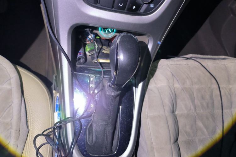 Used Buick GT 2013 GT 1.6L Automatic Fashion Edition Gear Lever