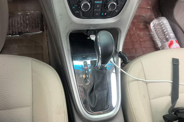 Used Buick GT 2013 GT 1.6L Automatic Fashion Edition Gear Lever