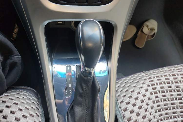 Used Buick GT 2013 XT 1.6L Automatic Fashion Edition Gear Lever