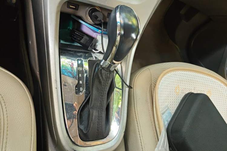 Used Buick GT 2013 GT 1.6L Automatic Fashion Edition Gear Lever