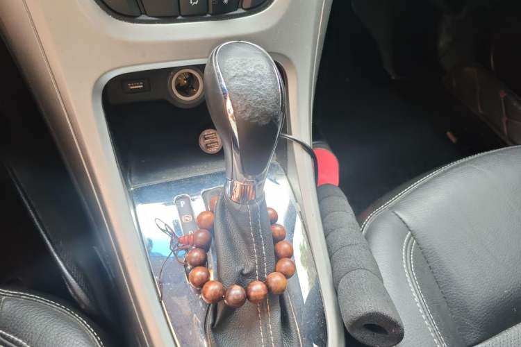 Used Buick GT 2013 GT 1.8L Automatic Fashion Edition Gear Lever