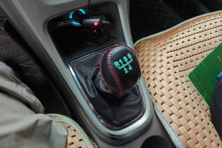 Used Buick GT 2013 GT 1.6L Manual Entry-Level Model Gear Lever