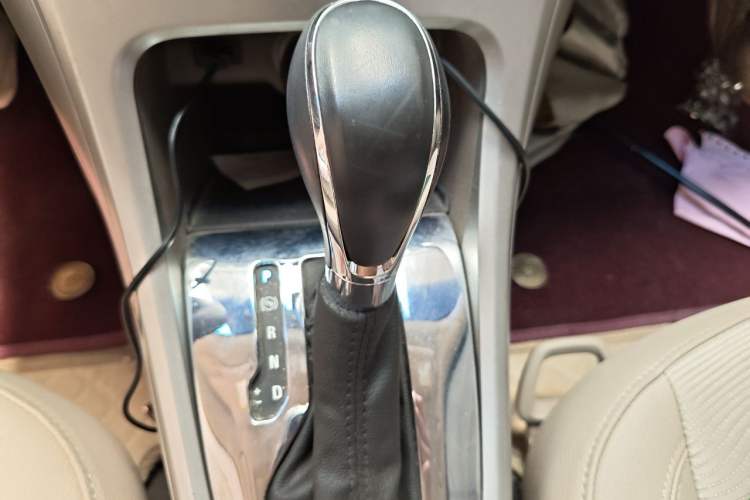 Used Buick GT 2013 GT 1.6L Automatic Fashion Edition Gear Lever