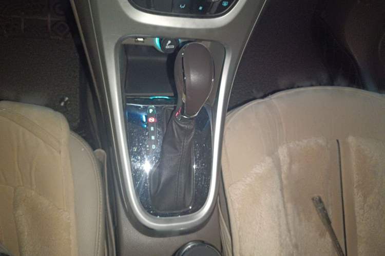 Used Buick GT 2013 GT 1.6L Automatic Fashion Edition Gear Lever